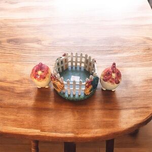 Farmhouse Chicken Shaker Set with Holder